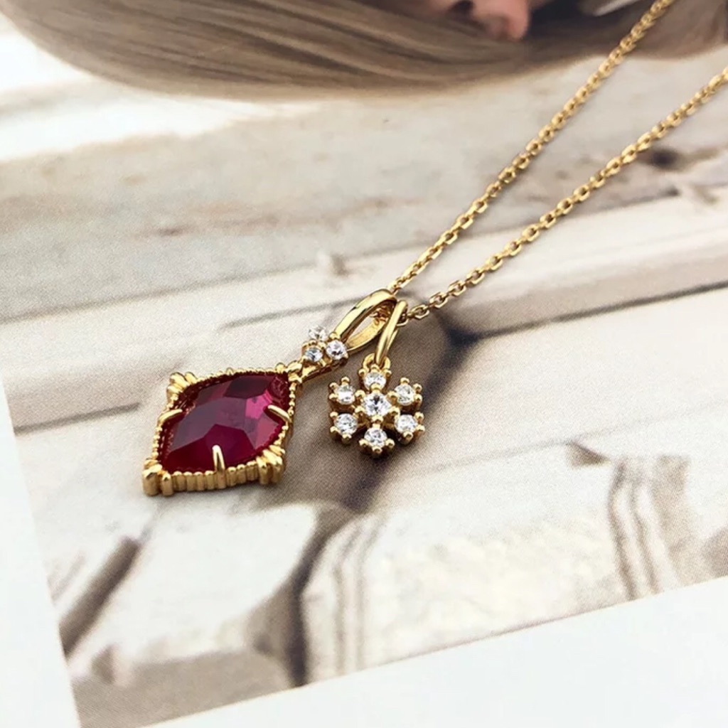 Red Corundum Snowflakependant Necklace